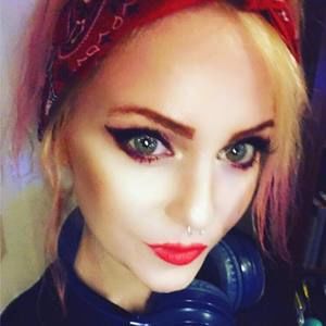 Meet your Posher, Em